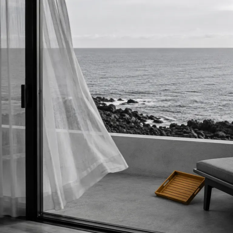Why kona reef resort in kailua kona hi is a refined oceanfront base on the Big Island